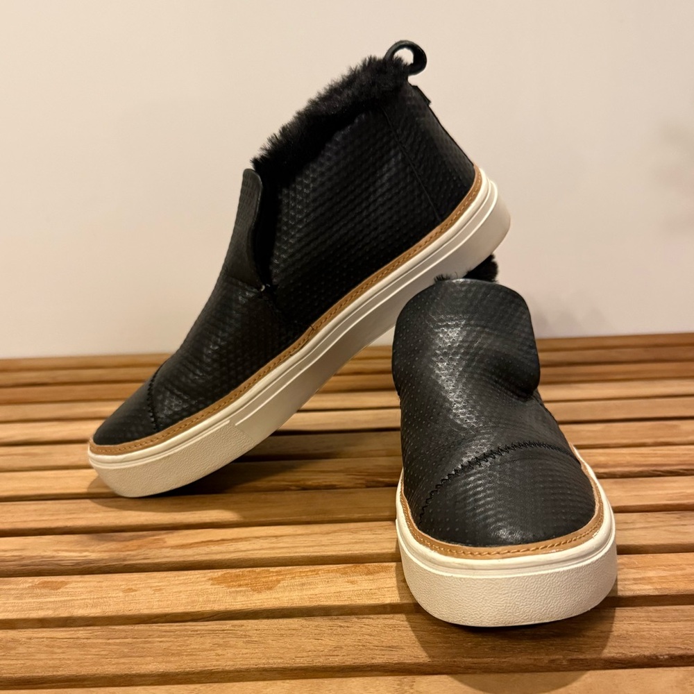 Toms Black Slip On Ankle Sneakers with Faux Fur Lining